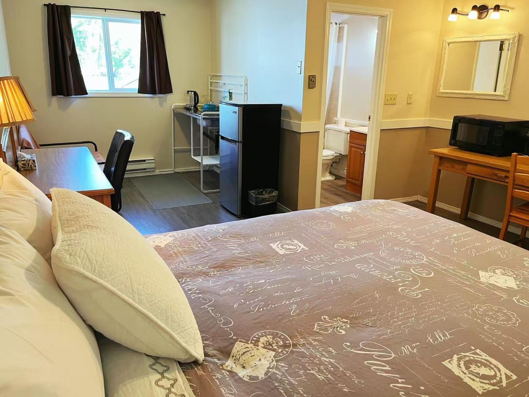 Rivermount Motel Little Fort Екстер'єр фото