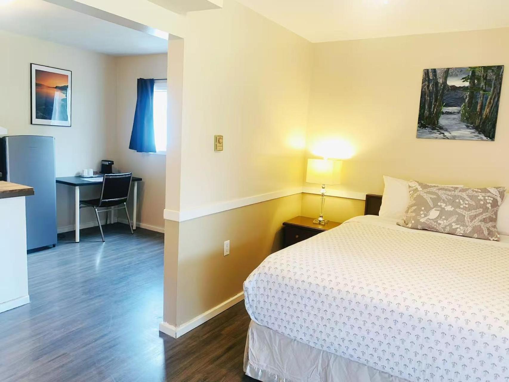 Rivermount Motel Little Fort Екстер'єр фото