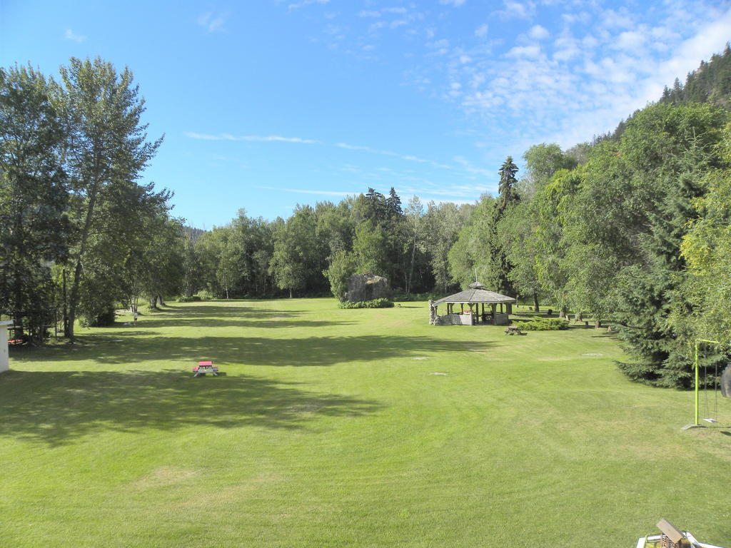 Rivermount Motel Little Fort Екстер'єр фото