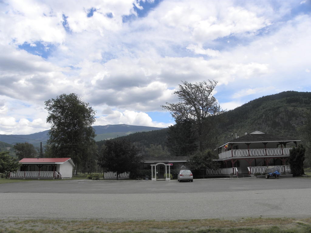 Rivermount Motel Little Fort Екстер'єр фото
